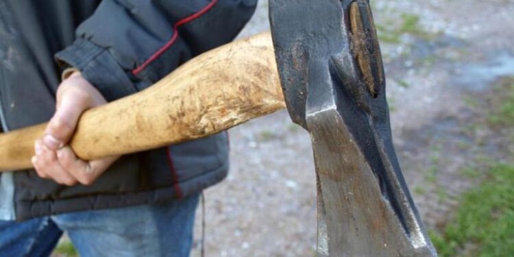 Τέσσερις τραυματίες από τσεκούρι!