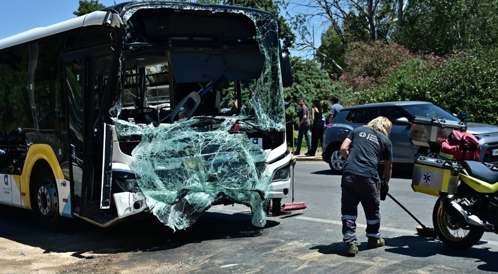 Τροχαίο με δύο λεωφορεία: Ένας σοβαρά ταυματισμένος (photo)