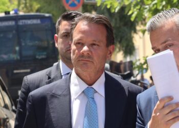 Ανεβαίνει τα σκαλιά της εκκλησίας σήμερα ο Απόστολος Λύτρας