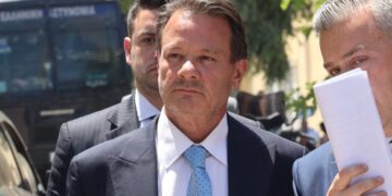 Ανεβαίνει τα σκαλιά της εκκλησίας σήμερα ο Απόστολος Λύτρας