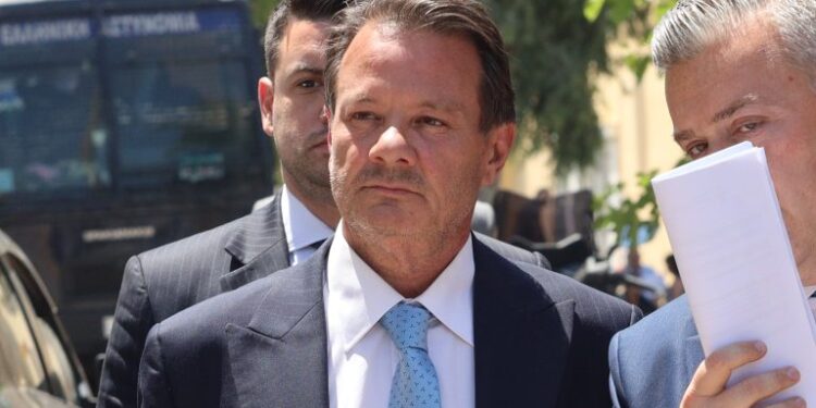 Ανεβαίνει τα σκαλιά της εκκλησίας σήμερα ο Απόστολος Λύτρας