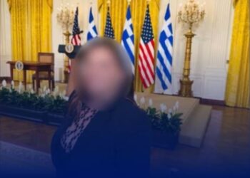 Οι διάλογοι της πρώην δημοσιογράφου με πελάτες για τα ταξίδια «μαϊμού»