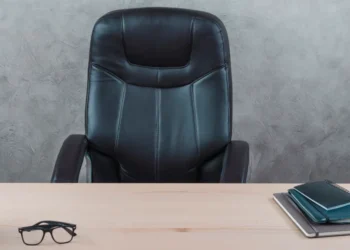 Μια παραίτηση και δύο μετακομίσεις για… αρχή σε Γραμματείες Υπουργείων