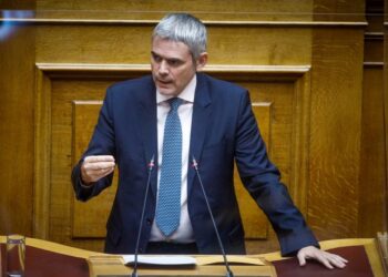 «Θα αυξήσουμε πάλι κατώτατο και μέσο μισθό»