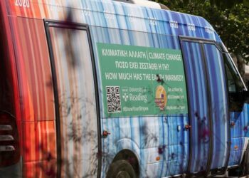 To πρώτο λεωφορείο στην Ελλάδα που «μιλάει» για την κλιματική αλλαγή