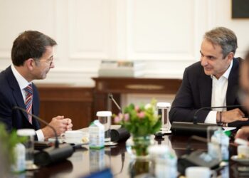 Επενδύσεις και data centers στο τραπέζι του Μαξίμου