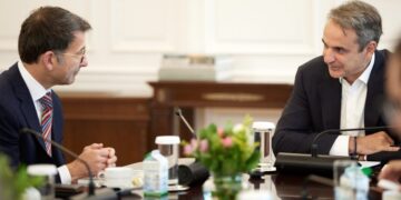 Επενδύσεις και data centers στο τραπέζι του Μαξίμου