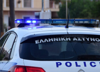 Κινηματογραφική επίθεση: Λογομάχησαν και της κάρφωσε το μαχαίρι στην πλάτη! (photo)