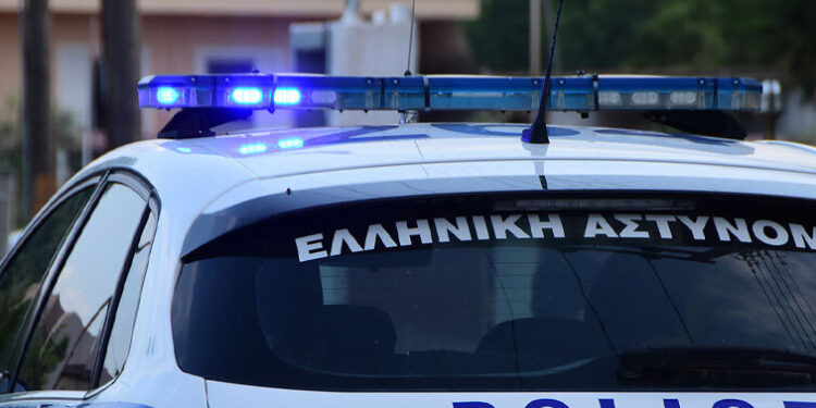 Κινηματογραφική επίθεση: Λογομάχησαν και της κάρφωσε το μαχαίρι στην πλάτη! (photo)