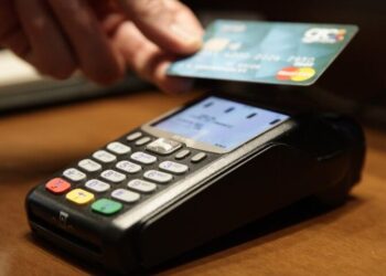 Τι αλλάζει στις συναλλαγές επιχειρήσεων και ελευθέρων επαγγελματιών