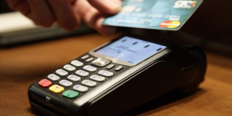 Τι αλλάζει στις συναλλαγές επιχειρήσεων και ελευθέρων επαγγελματιών