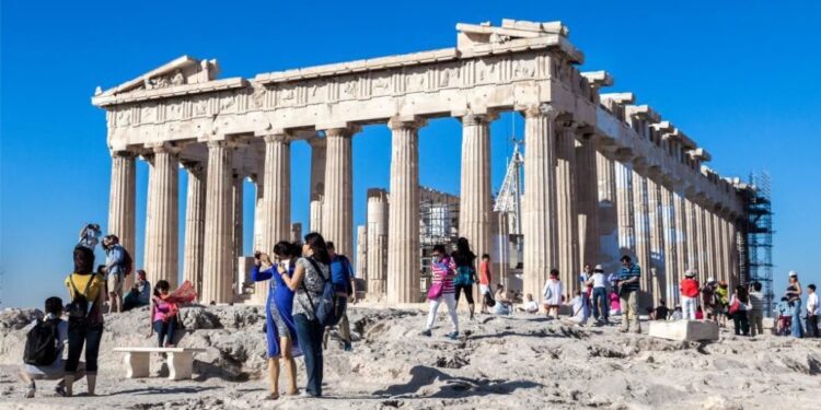 Γιατί ο ελληνικός τουρισμός κοιτάζει ψηλά και το 2025
