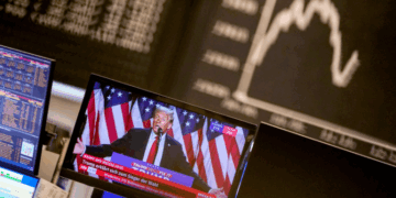 Τα χρηματιστήρια σε ελεύθερη πτώση και ο Τραμπ το παίζει… γιατρός!