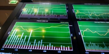 Επτάμηνο «ράλι» με κέρδη 34% στο Χρηματιστήριο Αθηνών