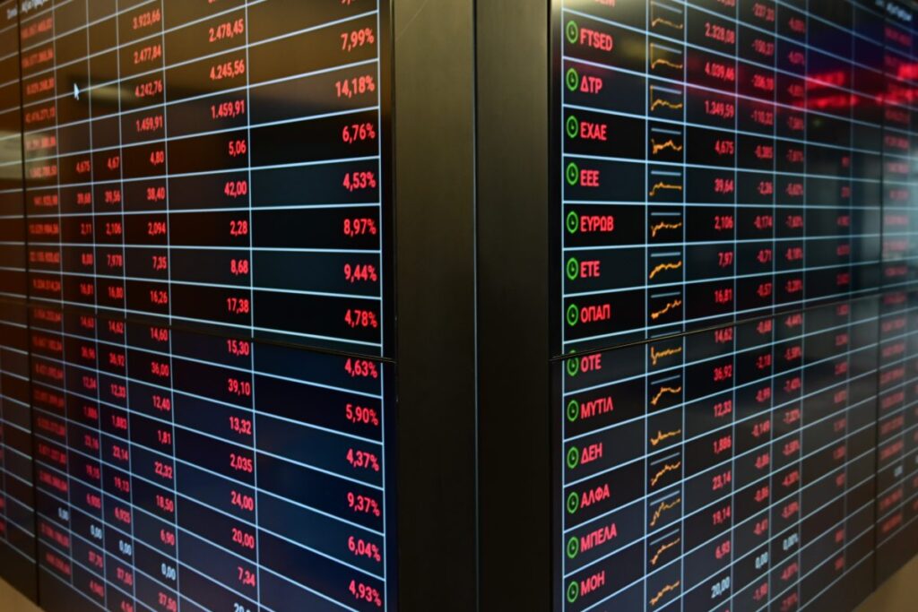 Οι «άμυνες» του Χρηματιστηρίου Αθηνών στο «σοκ» που χτυπά τις αγορές